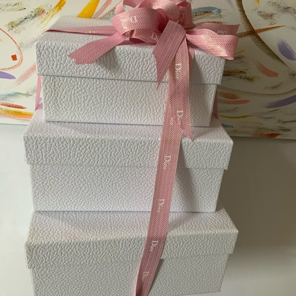 DIOR Nest of 3 Empty Boxes with a Pink Ribbon - Picture 3 of 14